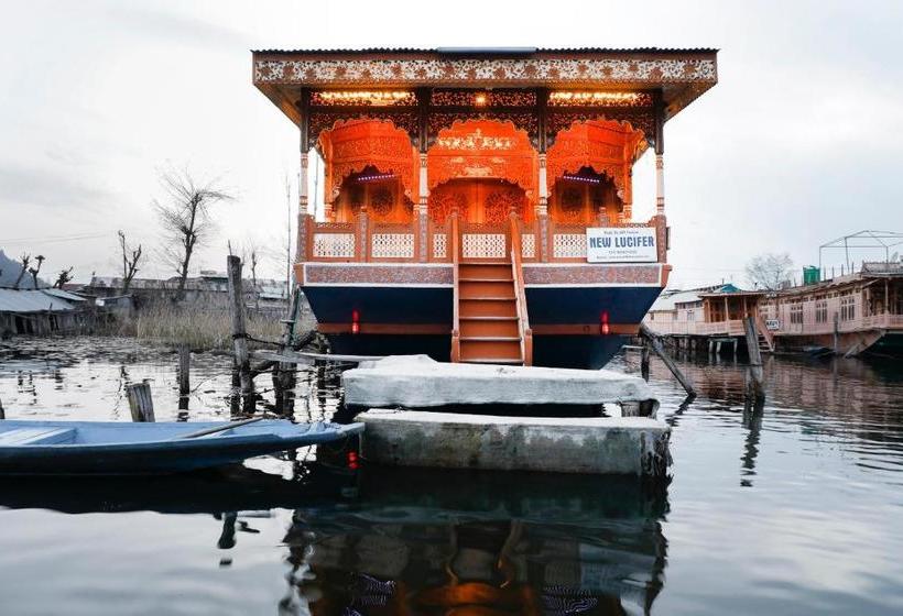 Hotel Oyo 72547 New Lucifer House Boat