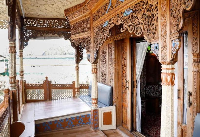 Hotel Oyo 72547 New Lucifer House Boat