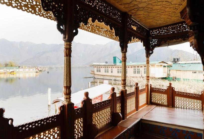 Hotel Oyo 72547 New Lucifer House Boat