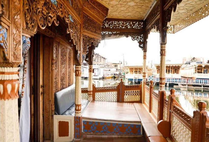 Hotel Oyo 72547 New Lucifer House Boat