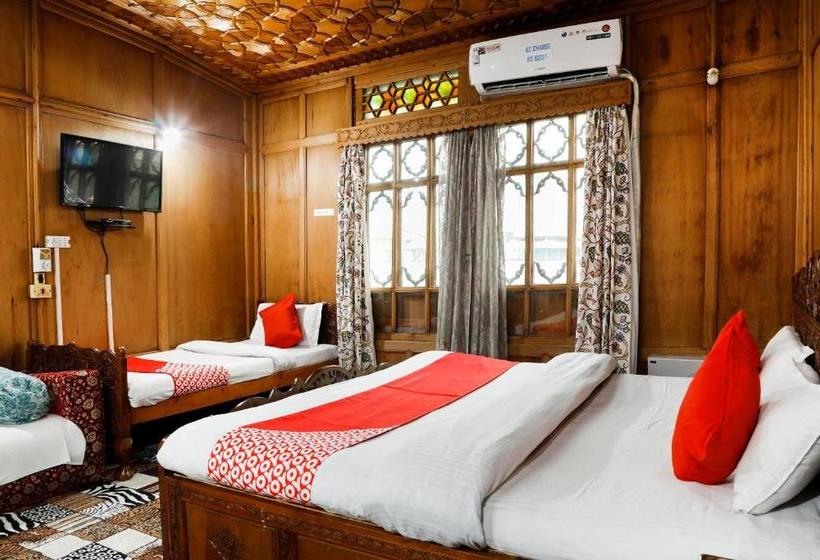 Hotel Oyo 72547 New Lucifer House Boat