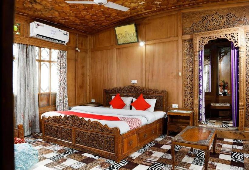 Hotel Oyo 72547 New Lucifer House Boat