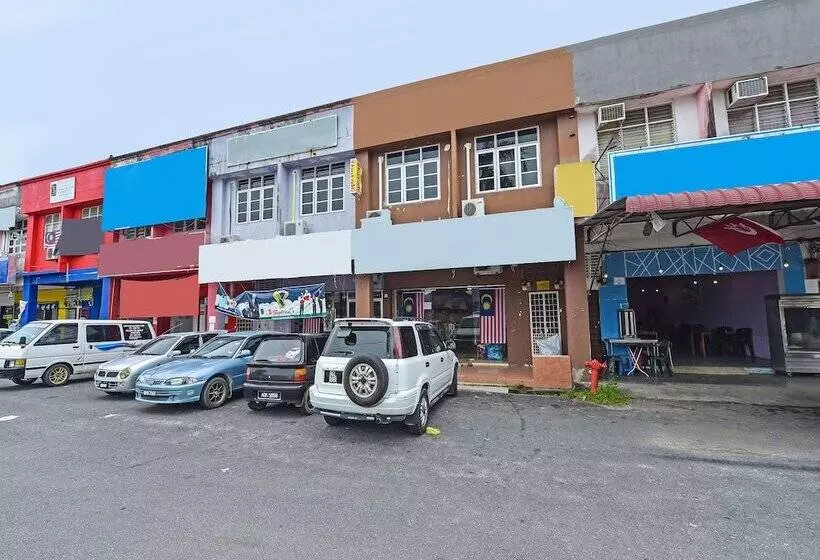 Hotelli Oyo 90325 Au Homestay