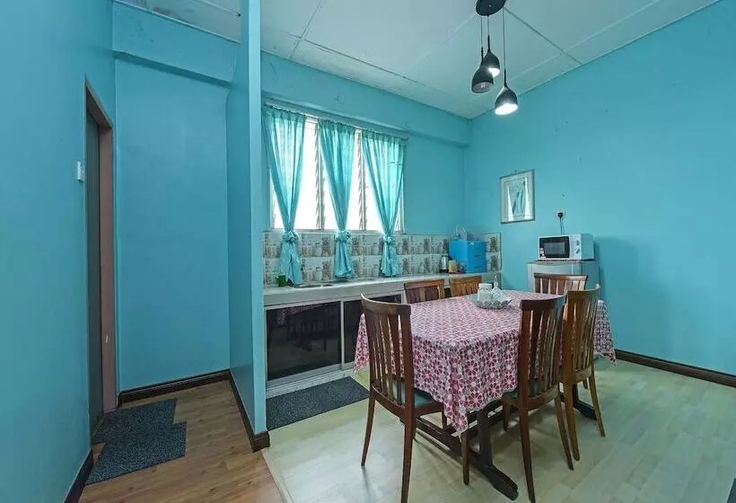 Hotelli Oyo 90325 Au Homestay