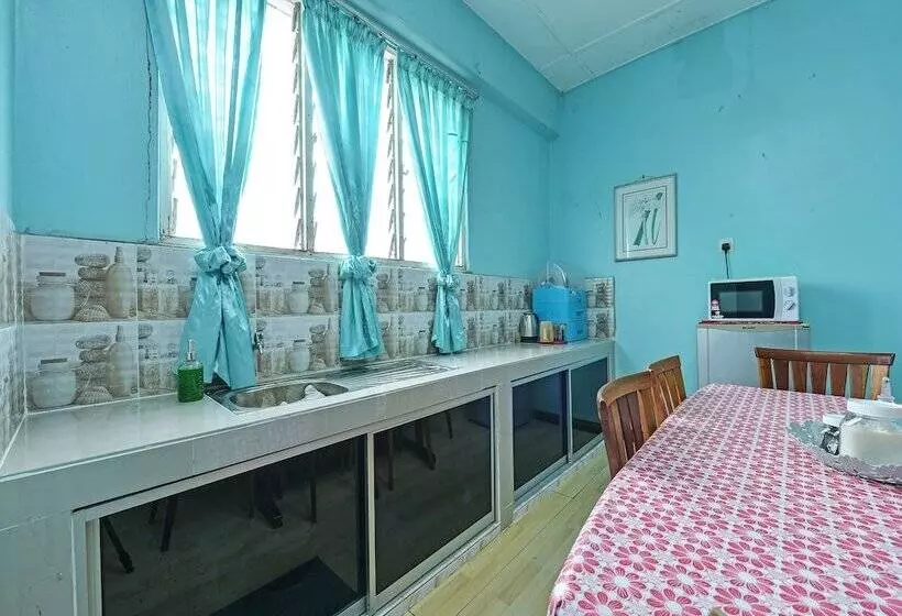 Hotelli Oyo 90325 Au Homestay