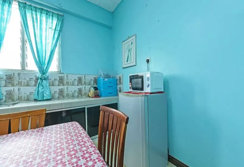 Hotelli Oyo 90325 Au Homestay