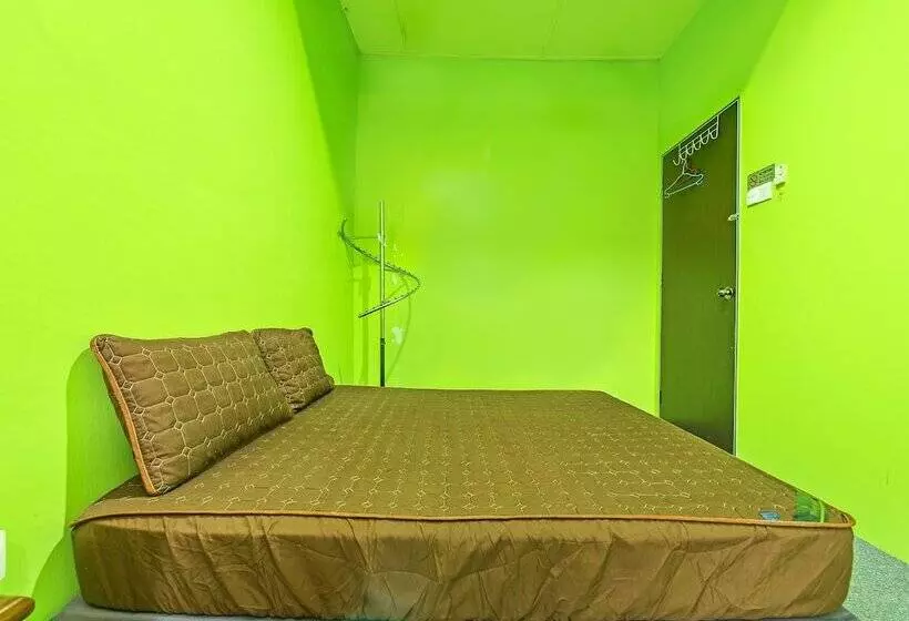 Hotelli Oyo 90325 Au Homestay