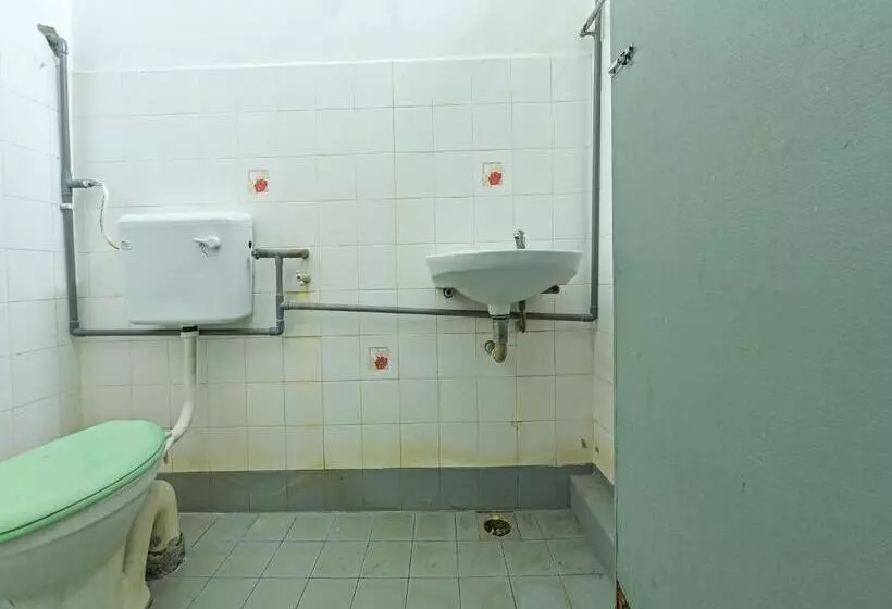 Hotelli Oyo 90325 Au Homestay