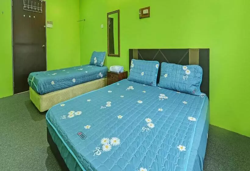 Hotelli Oyo 90325 Au Homestay