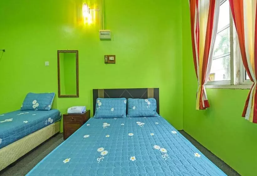 Hotelli Oyo 90325 Au Homestay