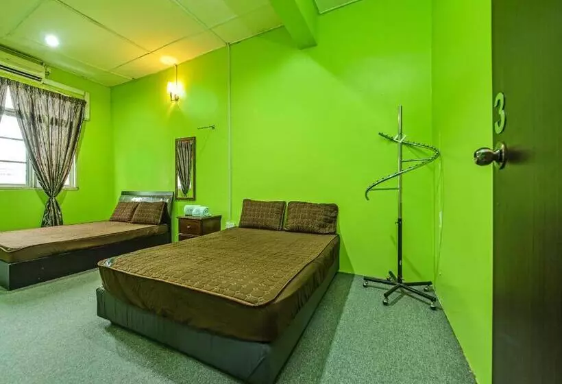 Hotelli Oyo 90325 Au Homestay