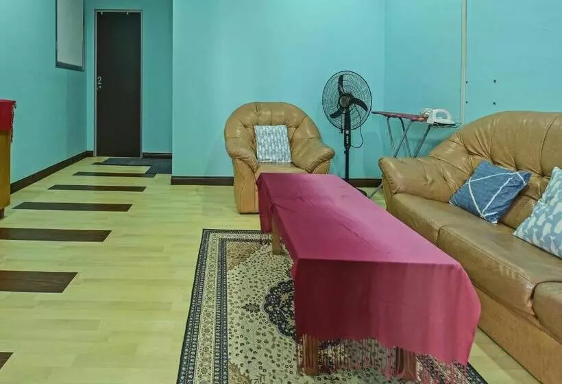 Hotelli Oyo 90325 Au Homestay