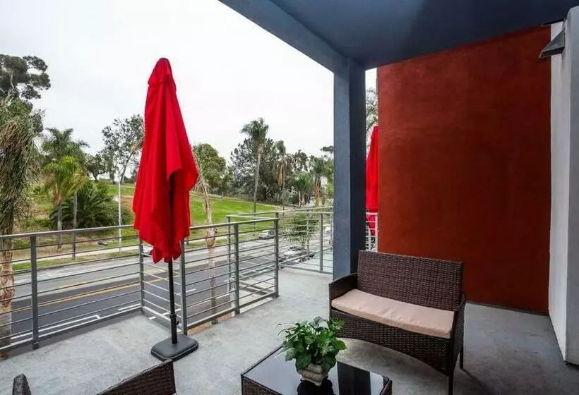 Retkeilymaja Studio With Large Balcony  San Diego Gateway