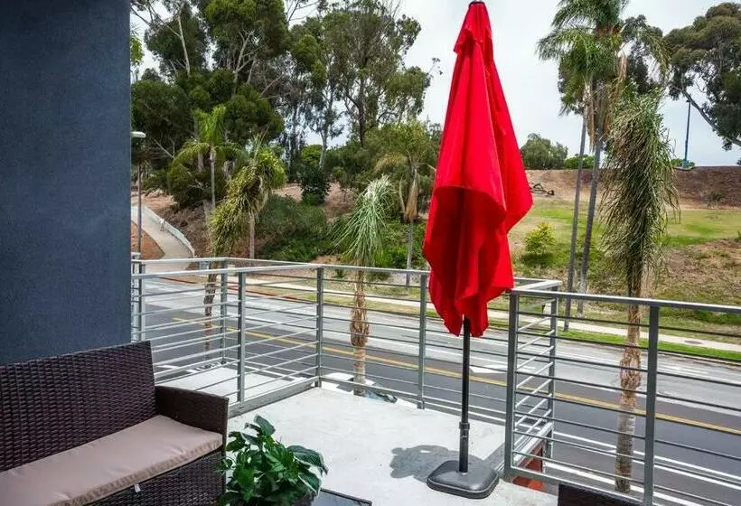 Retkeilymaja Studio With Large Balcony  San Diego Gateway