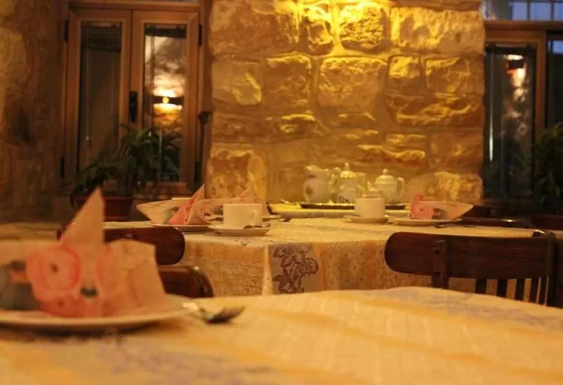 تختخواب و صبحانه Mary S House