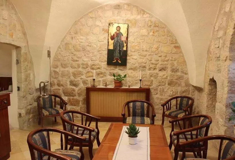 تختخواب و صبحانه Mary S House