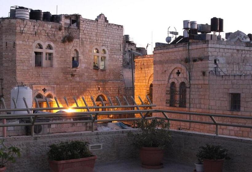 تختخواب و صبحانه Mary S House