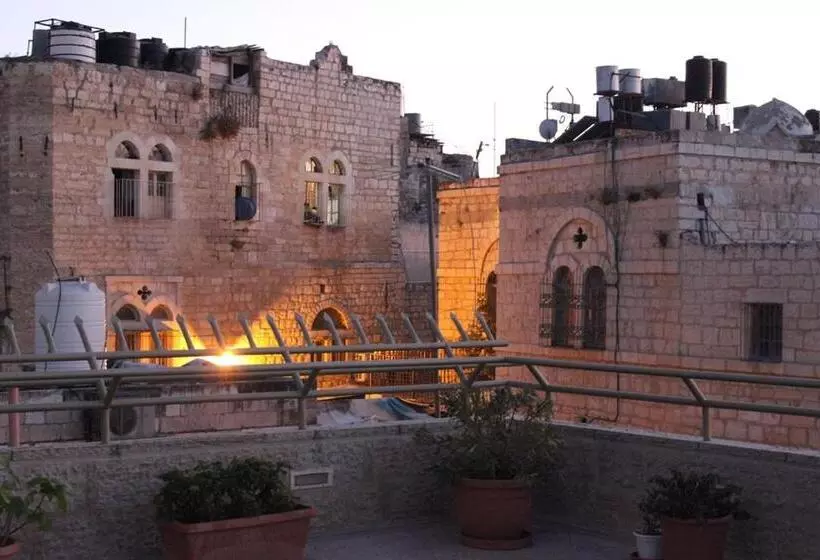 تختخواب و صبحانه Mary S House