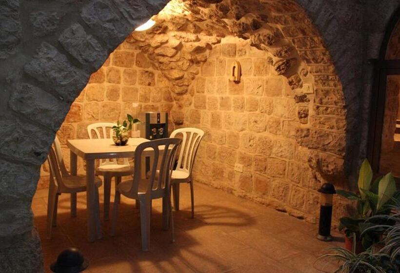 تختخواب و صبحانه Mary S House