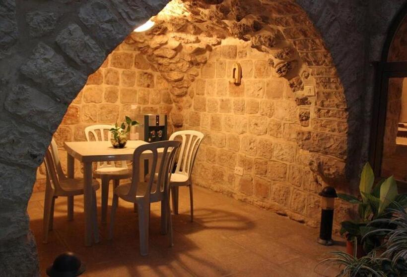 تختخواب و صبحانه Mary S House