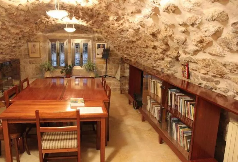 تختخواب و صبحانه Mary S House