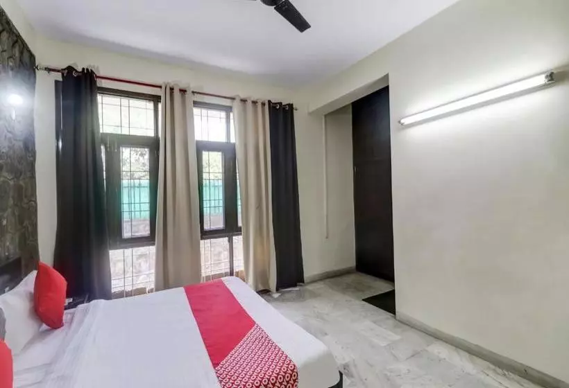 ホテル Oyo 81972  Neelam Villa