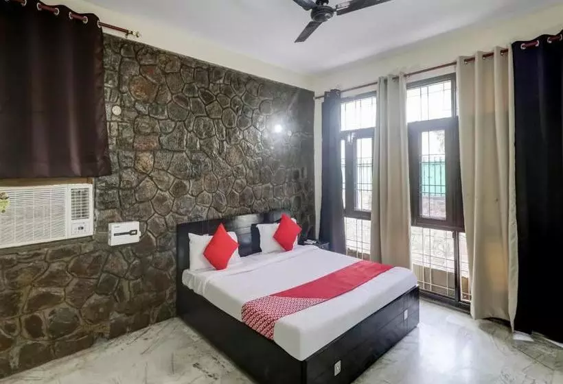 ホテル Oyo 81972  Neelam Villa