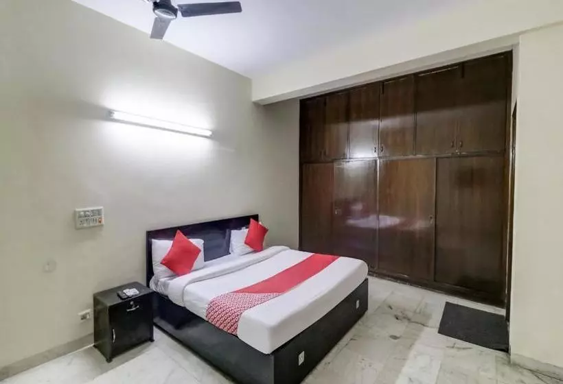 ホテル Oyo 81972  Neelam Villa