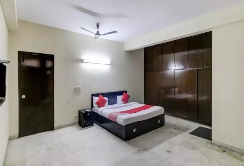 ホテル Oyo 81972  Neelam Villa