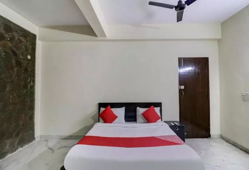 ホテル Oyo 81972  Neelam Villa