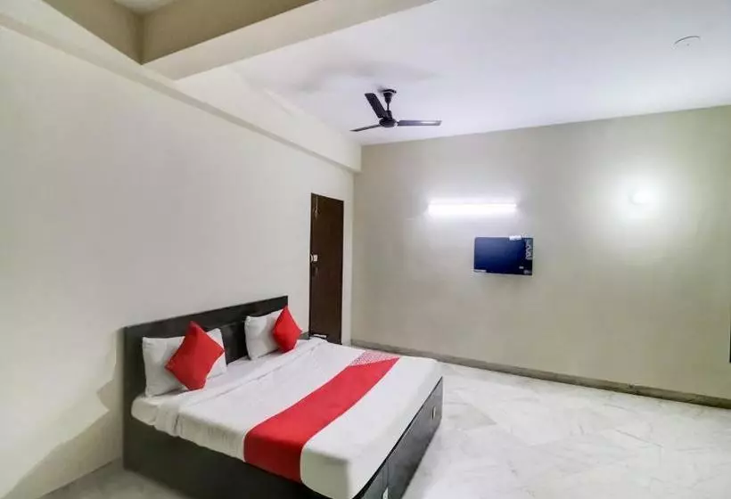 ホテル Oyo 81972  Neelam Villa