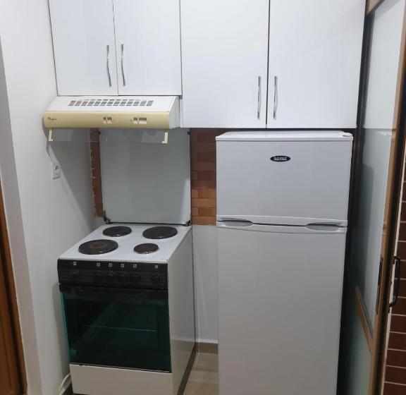 پانسیون Jordhani S House