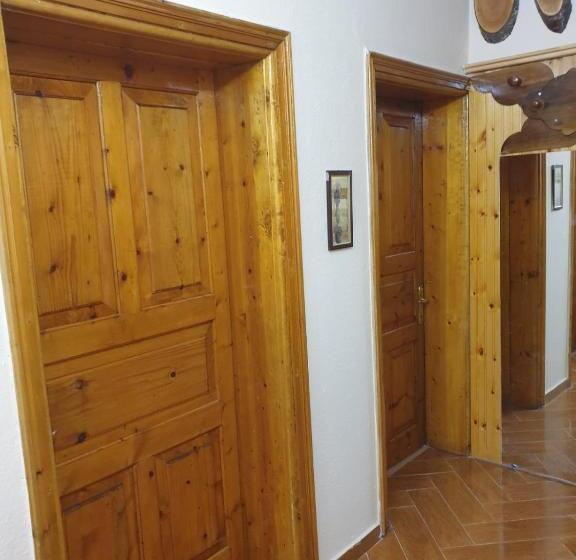 پانسیون Jordhani S House