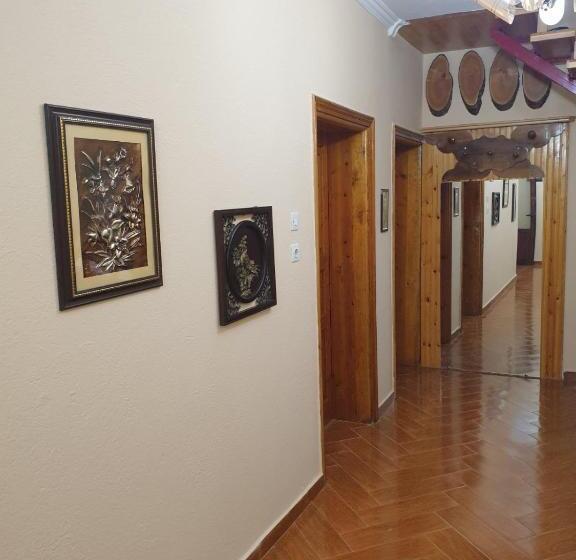 پانسیون Jordhani S House