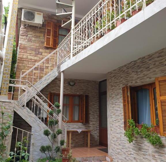 پانسیون Jordhani S House