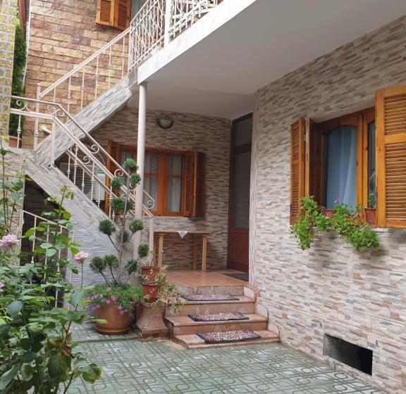 پانسیون Jordhani S House