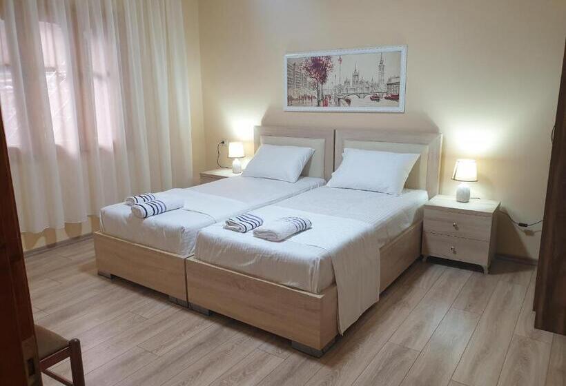 پانسیون Jordhani S House