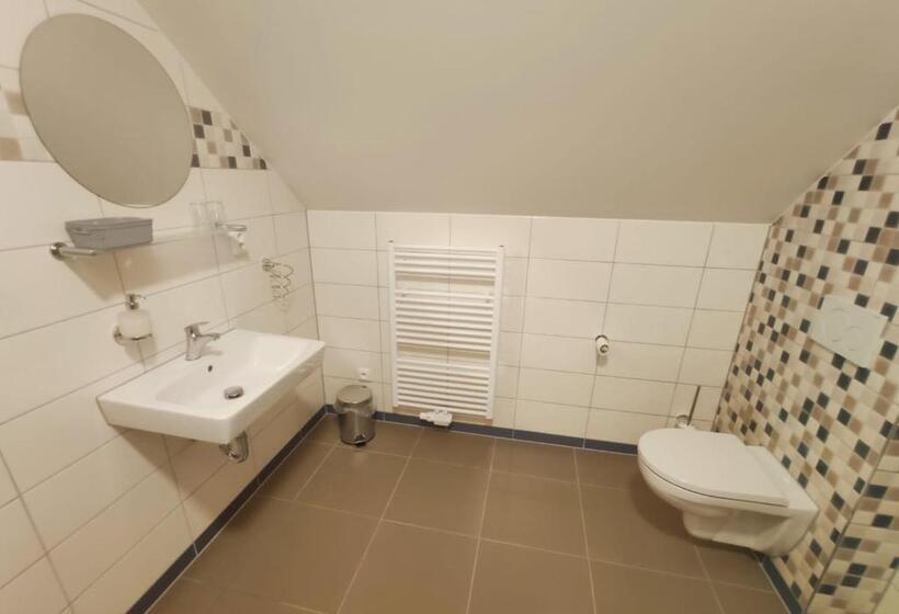 ペンション Kamrovec