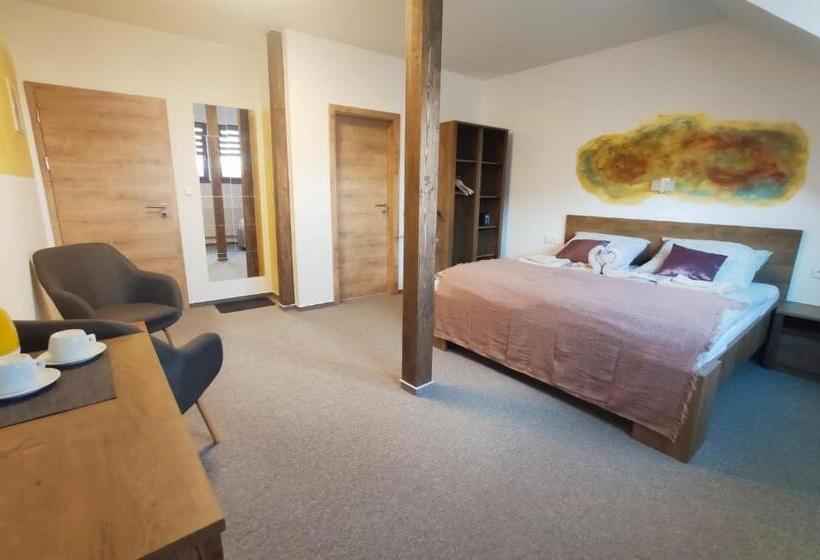 ペンション Kamrovec