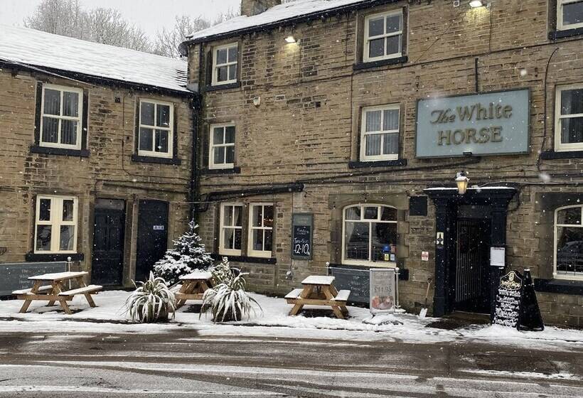 فندق صغير The White Horse Inn