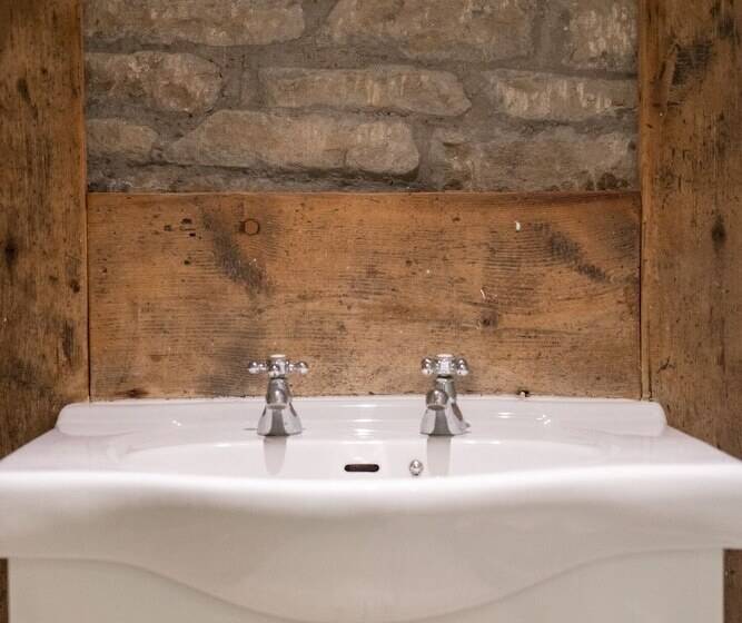 فندق صغير The White Horse Inn