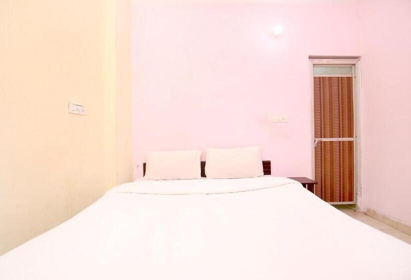 בית מלון כפרי Spot On Hc Palace