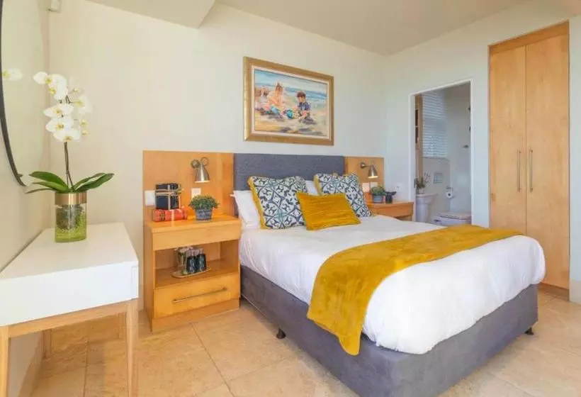 ペンション Room In Guest Room Cozy Room With A Partial Sea View