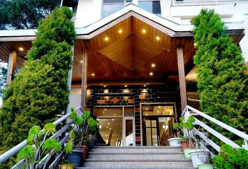 Hotelli Chail Village Retreat