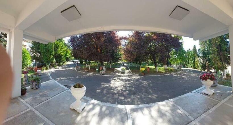 هتل Muncel Băile Felix