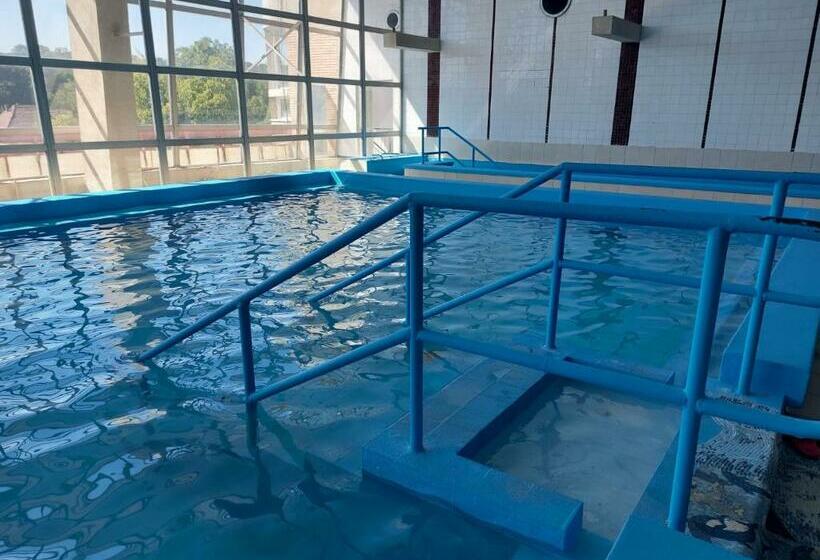 هتل Muncel Băile Felix