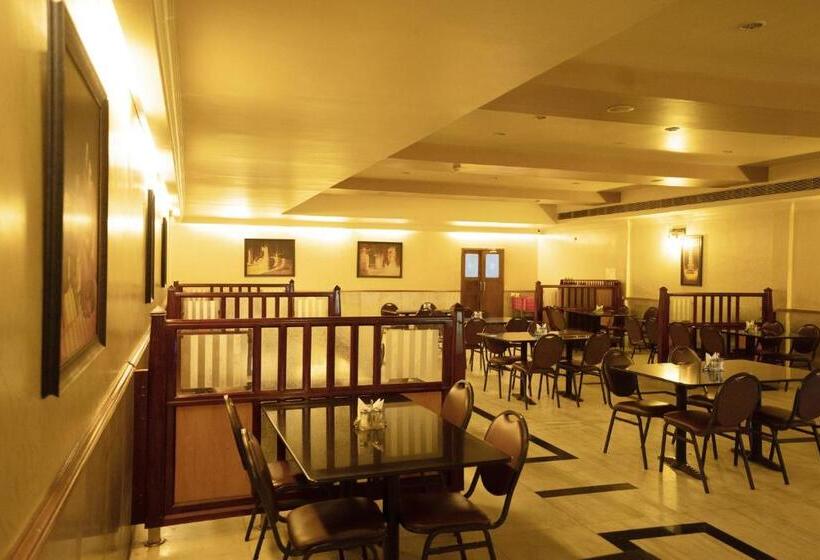 호텔 Udupi International