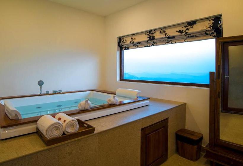 Olive Golden Ridge Resort