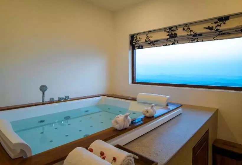 Olive Golden Ridge Resort