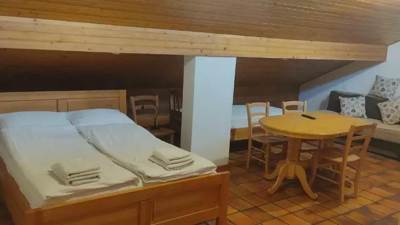 پانسیون Rooms And Apartment Na Poljani